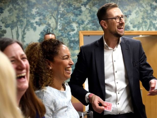 sleight of hand entertainer